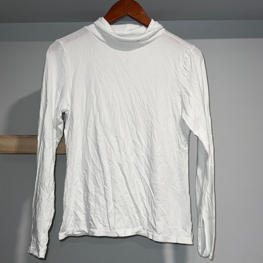 Old navy white turtle neck lone sleeve top‎
